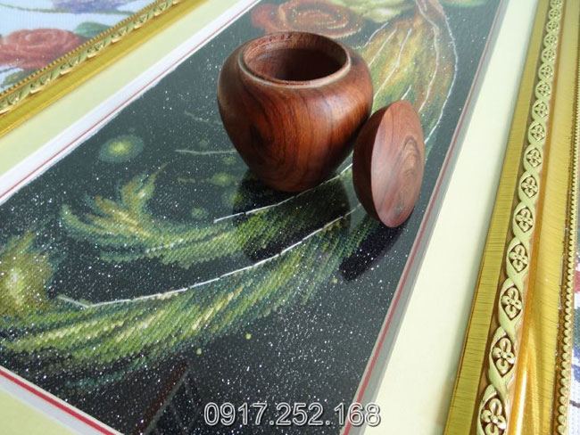 Chum đựng bột trầm hương