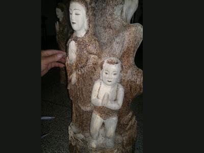 Tượng trầm hương sánh đôi