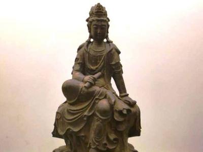 Tượng trầm hương tinh tế