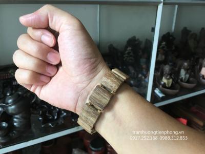 Vòng Trầm Hương Rục Việt Nam Hạt Vàng