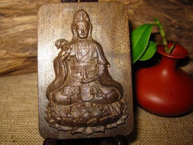 Tượng phật trầm hương điêu khắc
