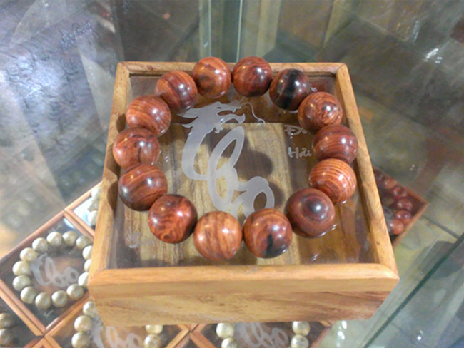 Vòng tay gỗ Sưa (hàng thiên nhiên)
