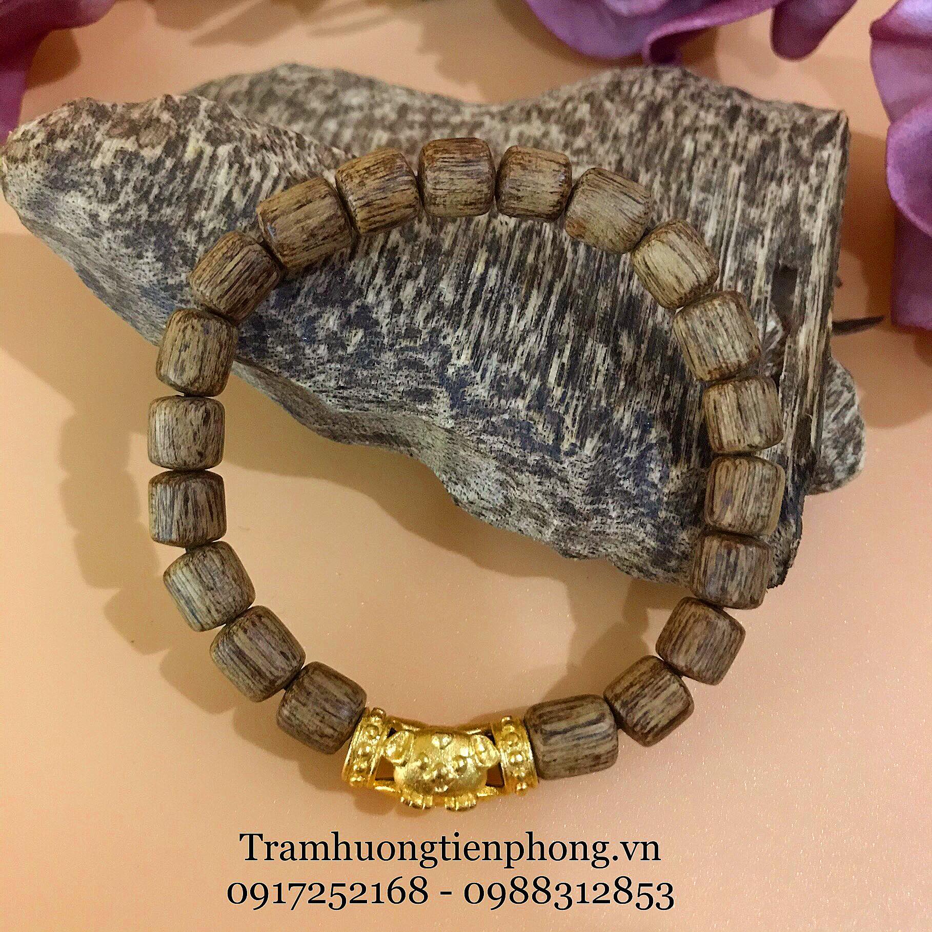 Vòng Tay Trầm Hương Nữ Mix Charm Heo Vàng